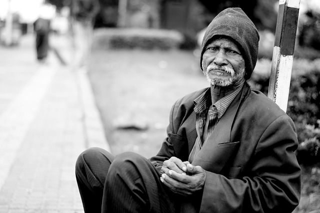 bezdomovec na ulici